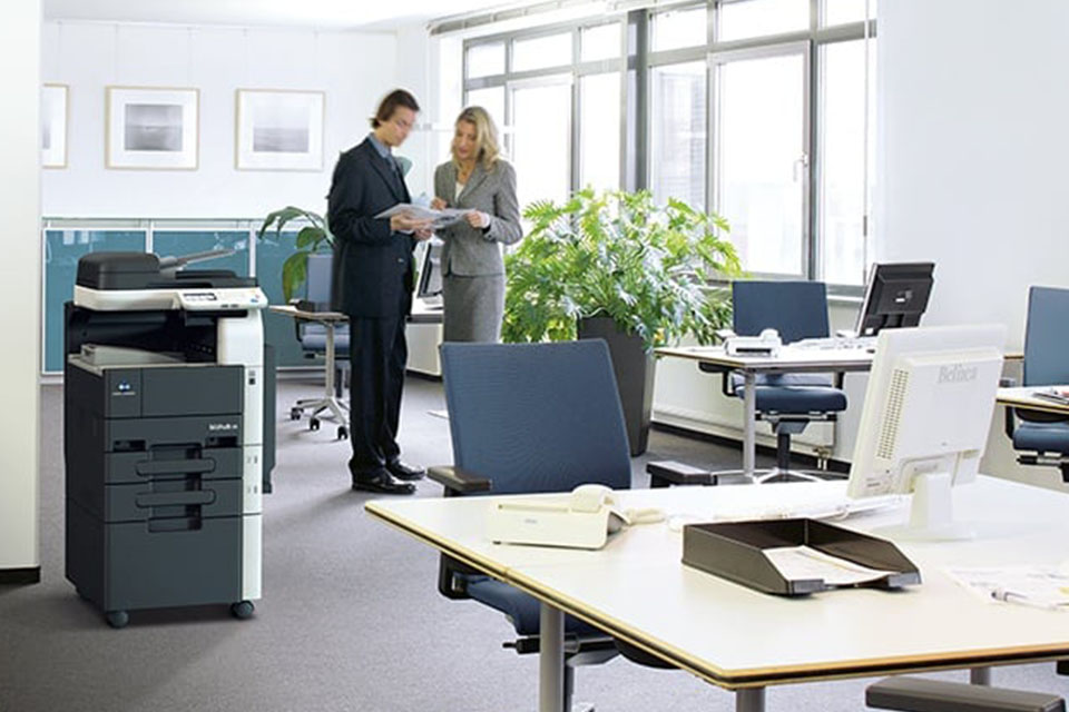 Declutter Your Office: The Role of Charging Cabinets in Modern Workspaces